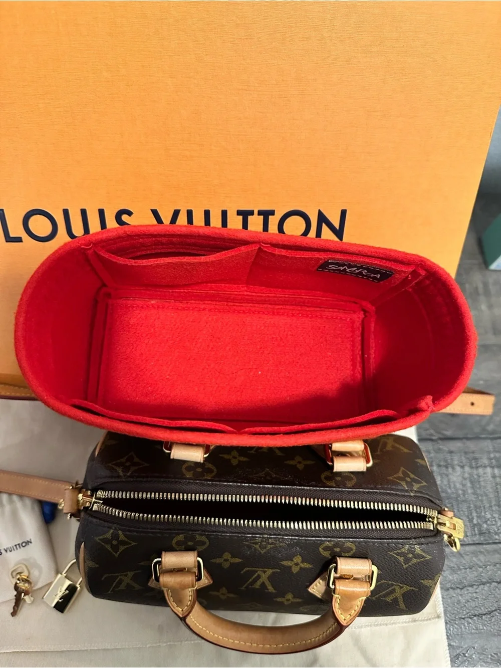 Louis Vuitton Monogram Canvas Speedy Bandoulière 20 - Picture 16 of 16